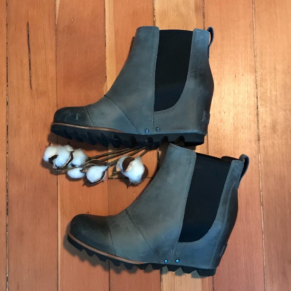 LIKE NEW Sorel Lea Wedge Boot